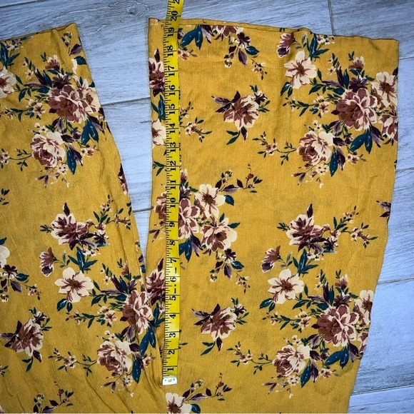 Love Tree Yellow Floral Boho Cropped Wide Leg Pants, Women’s Size Medium - Picture 6 of 6